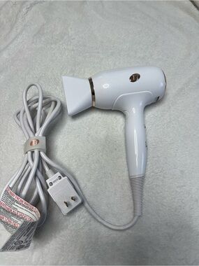 T3 White Hair Tool with Rose Gold Logo Cord